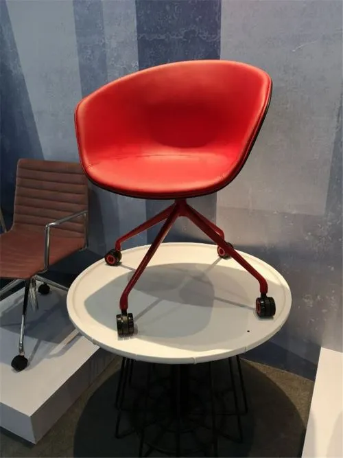 Cathaoirleach Seomra Maireachtála Simplí Swift